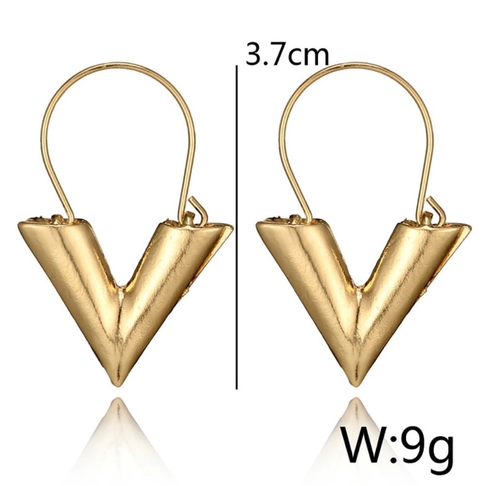 ✨✨NEW✨✨Gold V Hoop Earrings✨✨ - Picture 3 of 4